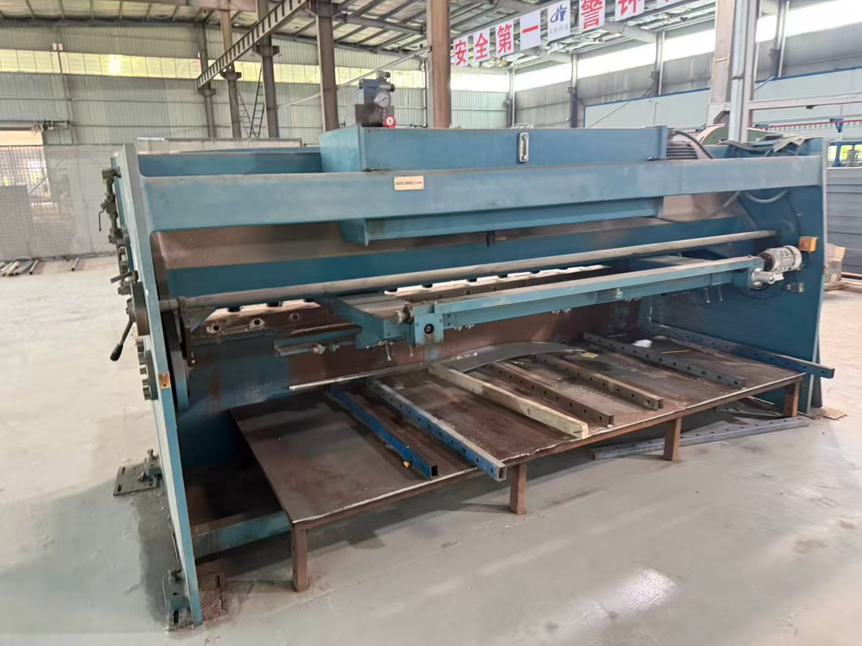Used ADH 3.2 m Shearing Machine photo 3