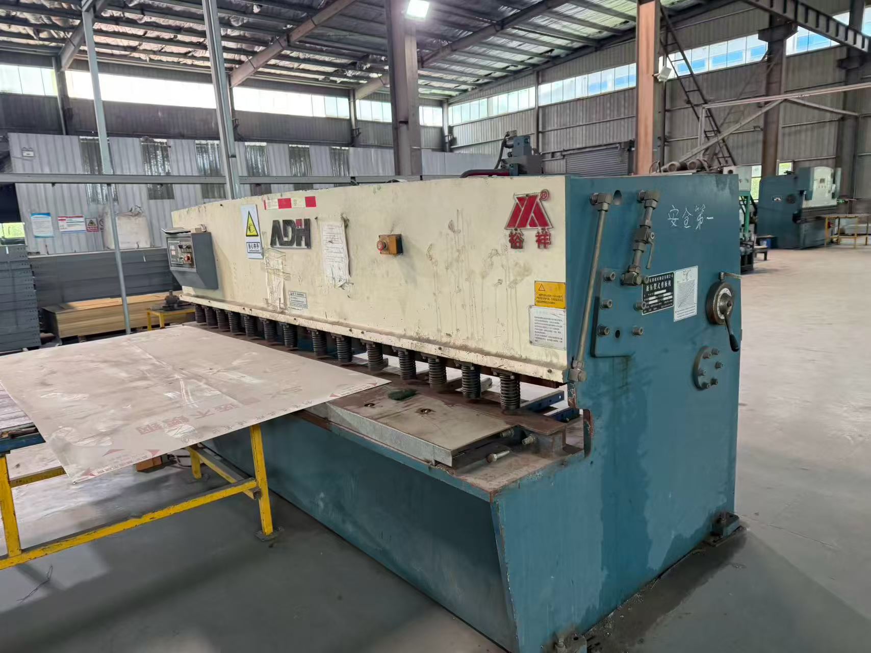 Used ADH 3.2 m Shearing Machine photo 4