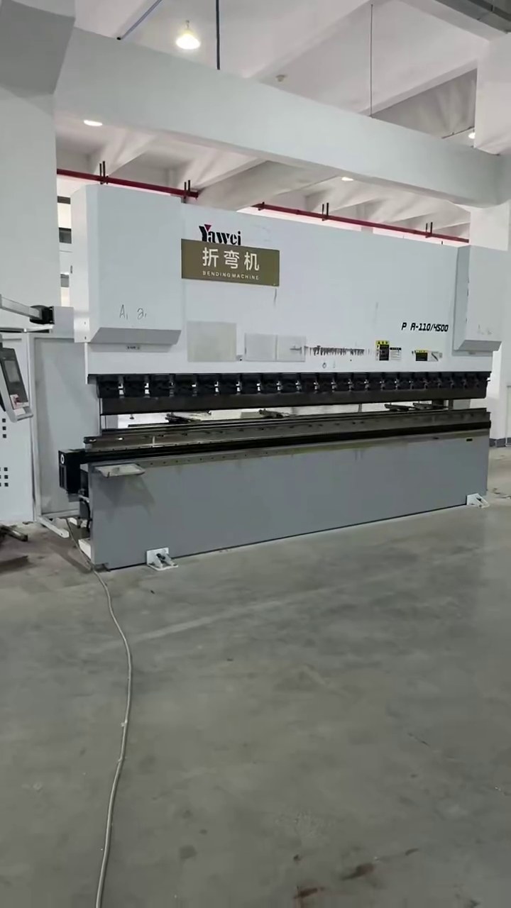 Used Yawei PB-110/4500 CNC Press Brake with 4+1 Axis