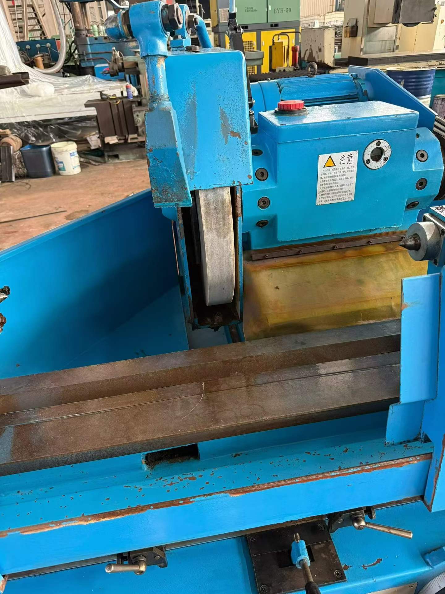 Used QinChuan ME 1332 A Cylindrical Grinding Machine (1000 mm) photo 3