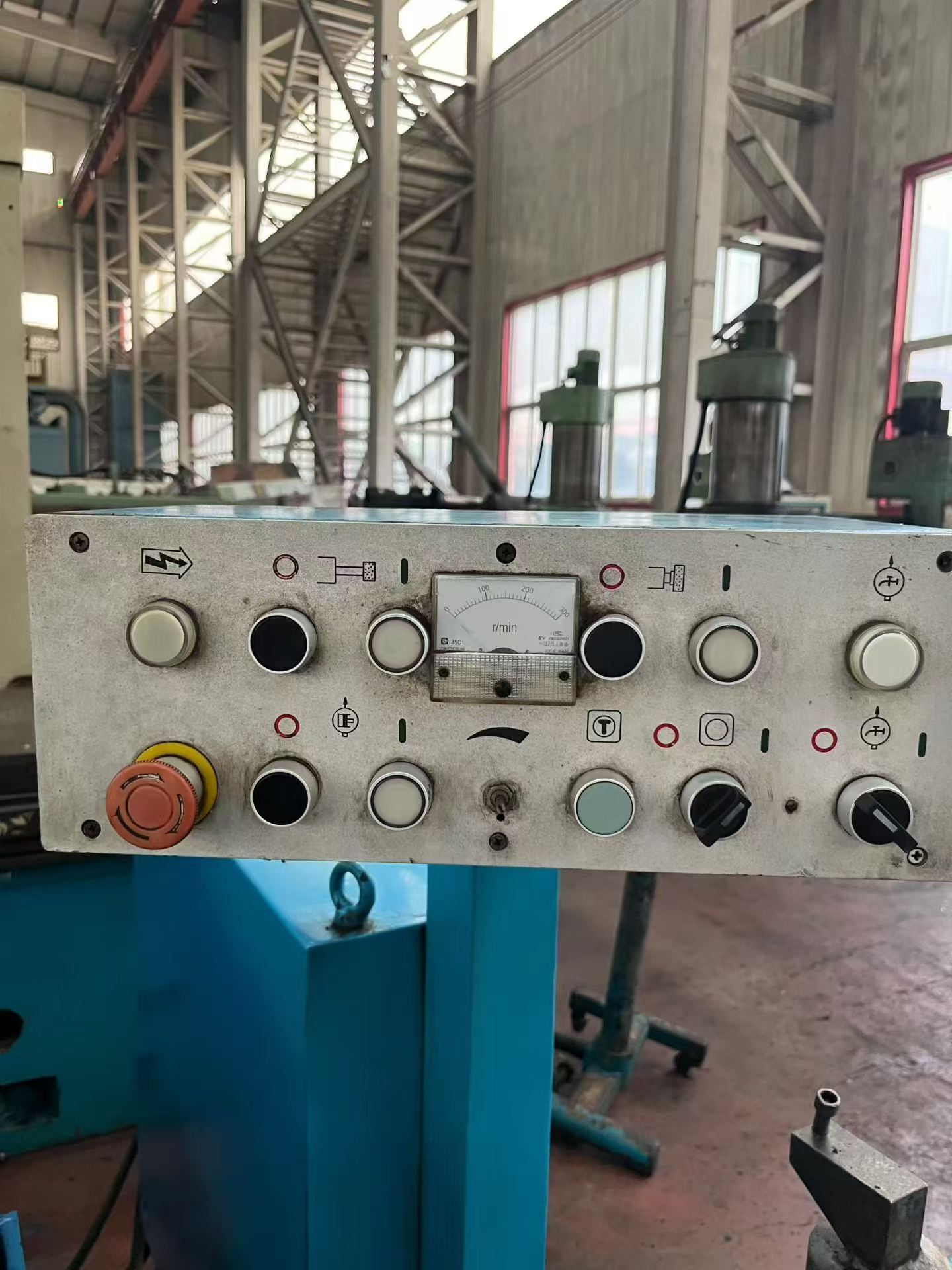 Used QinChuan ME 1432 B Universal Cylindrical Grinding Machine photo 4