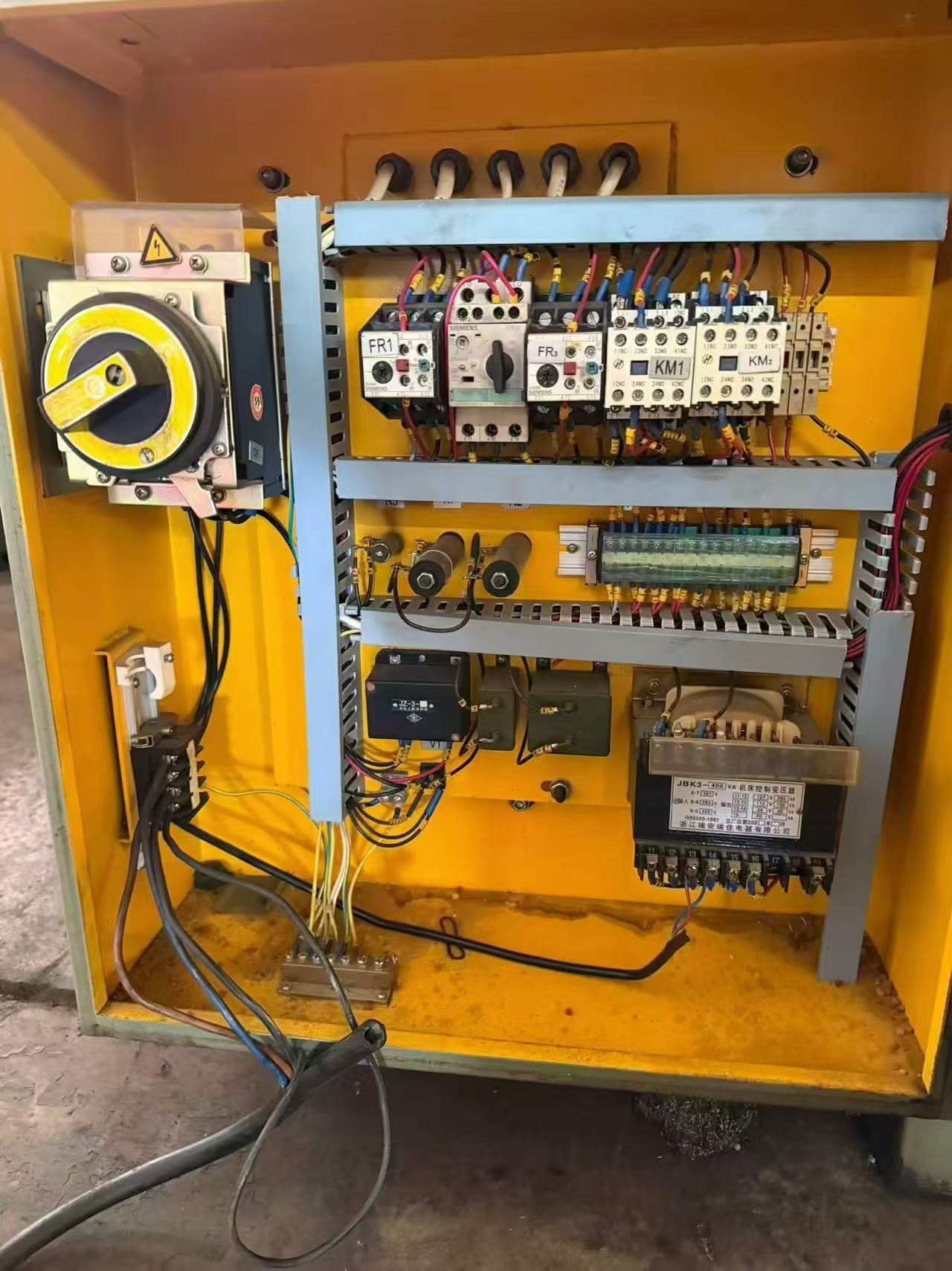 Used M 7130 H Horizontal-Spindle Surface Grinding Machine with 300 x 1000 mm Table and Electromagnetic Chuck photo 5