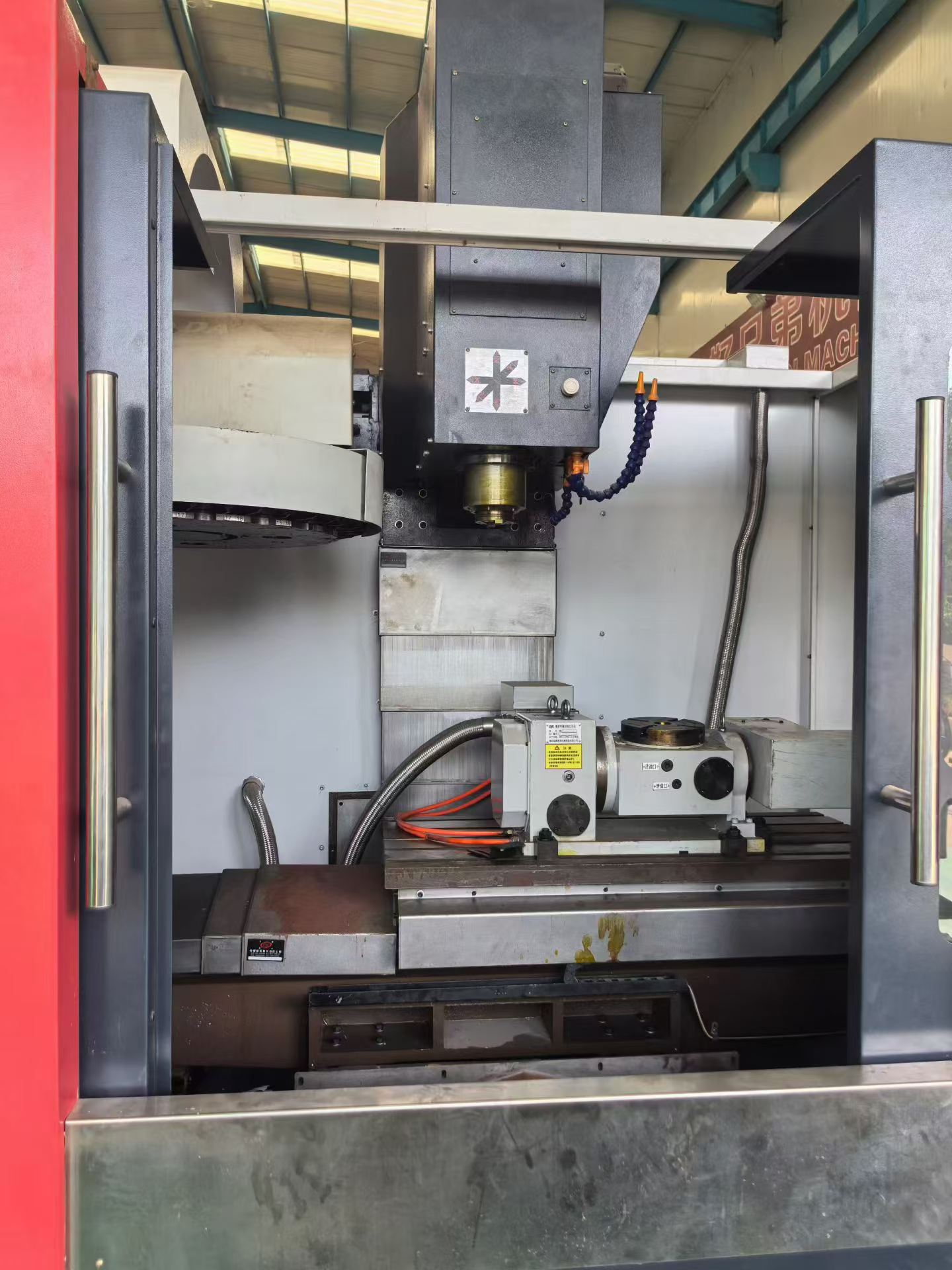 New Unused VMC 850 5-Axis CNC Vertical Machining Center with KND 2000 Control photo 3
