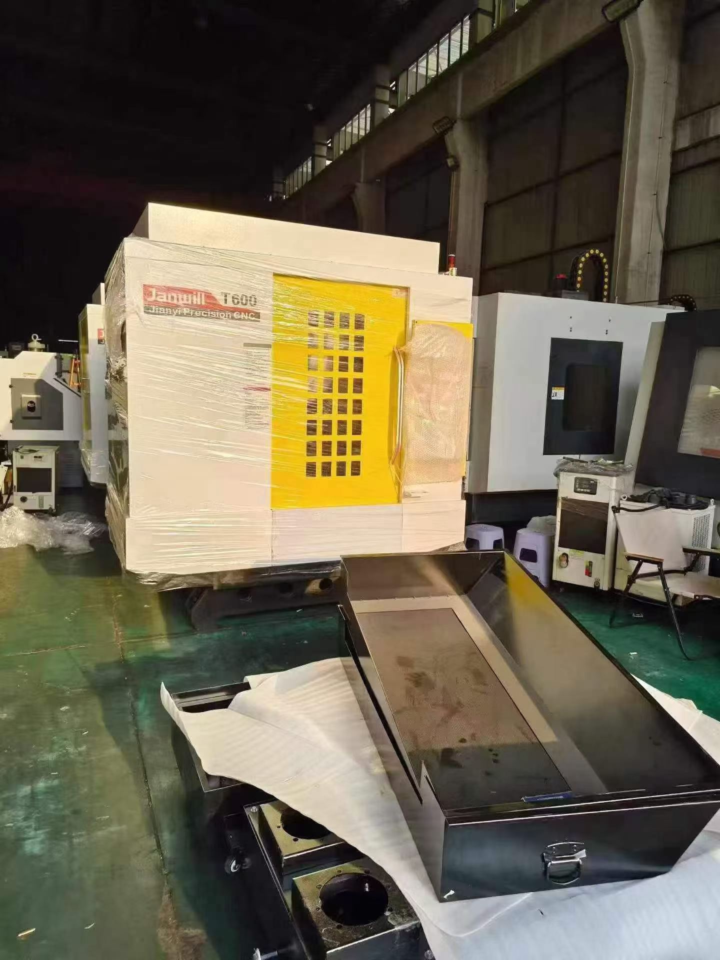 New Janwill T 600 Vertical Drilling and Tapping Center photo 3