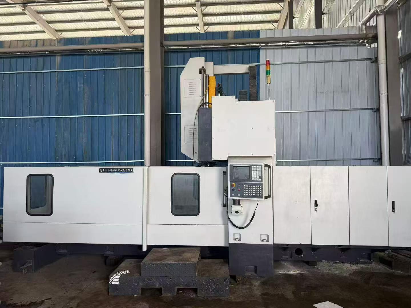Подержанный портальный обрабатывающий центр CNC 2216 с управлением K 2000 M 4, стол 2200 x 1200 mm