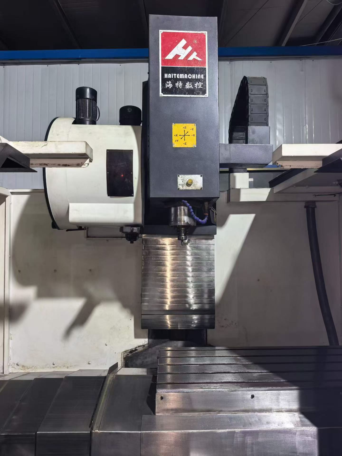 Used Haite VMC 855 Vertical Machining Center with FANUC 0i-MF Plus Control photo 2