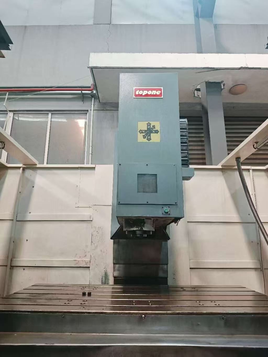 Used TOPONE TOM-L 1690 Vertical CNC Milling Machine with FANUC MF Control photo 6