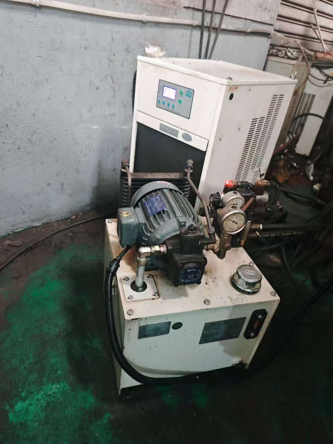 Used TOPONE TOM-L 1690 Vertical CNC Milling Machine with FANUC MF Control photo 4