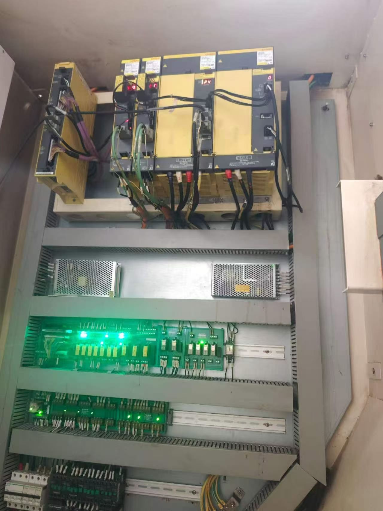 Used TOPONE TOM-L 1690 Vertical CNC Milling Machine with FANUC MF Control photo 5