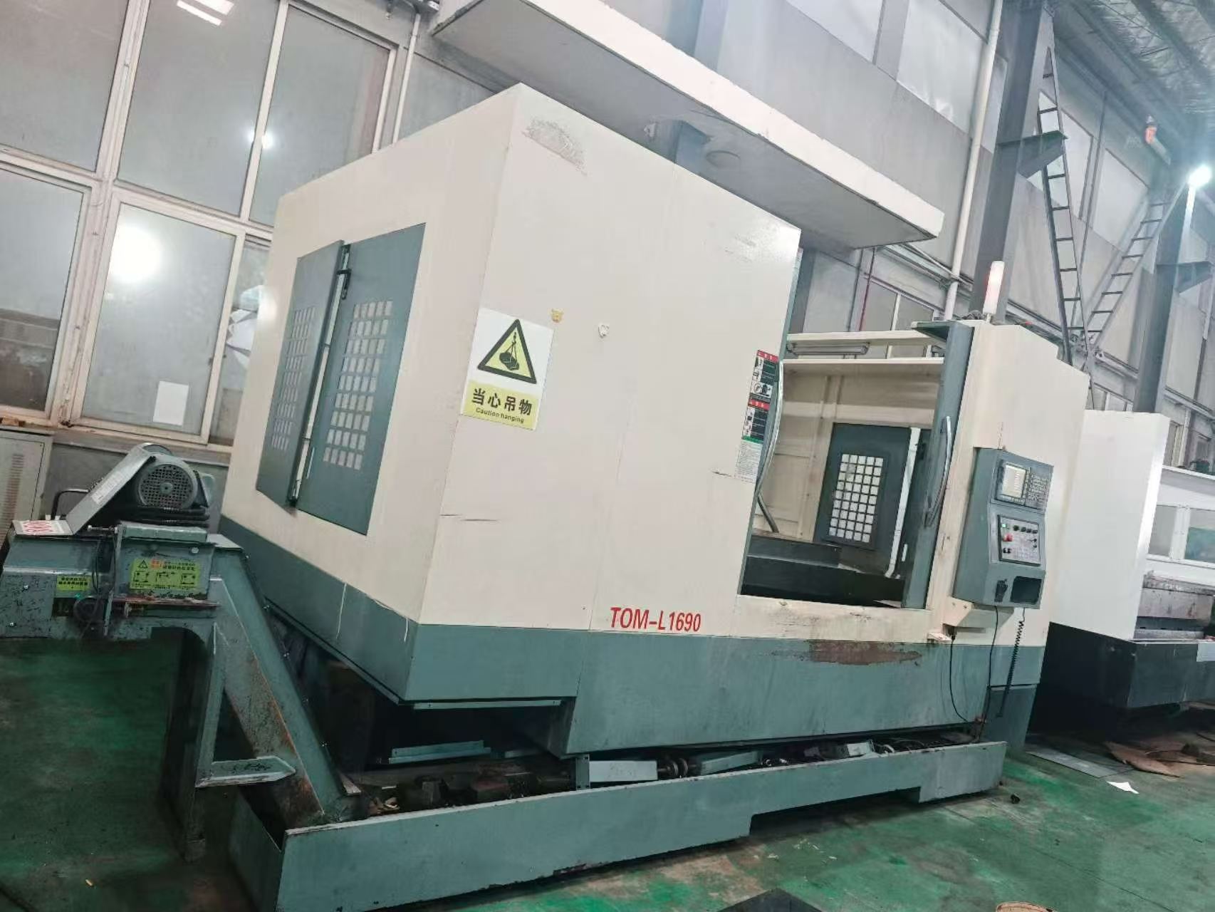 Used TOPONE TOM-L 1690 Vertical CNC Milling Machine with FANUC MF Control photo 2