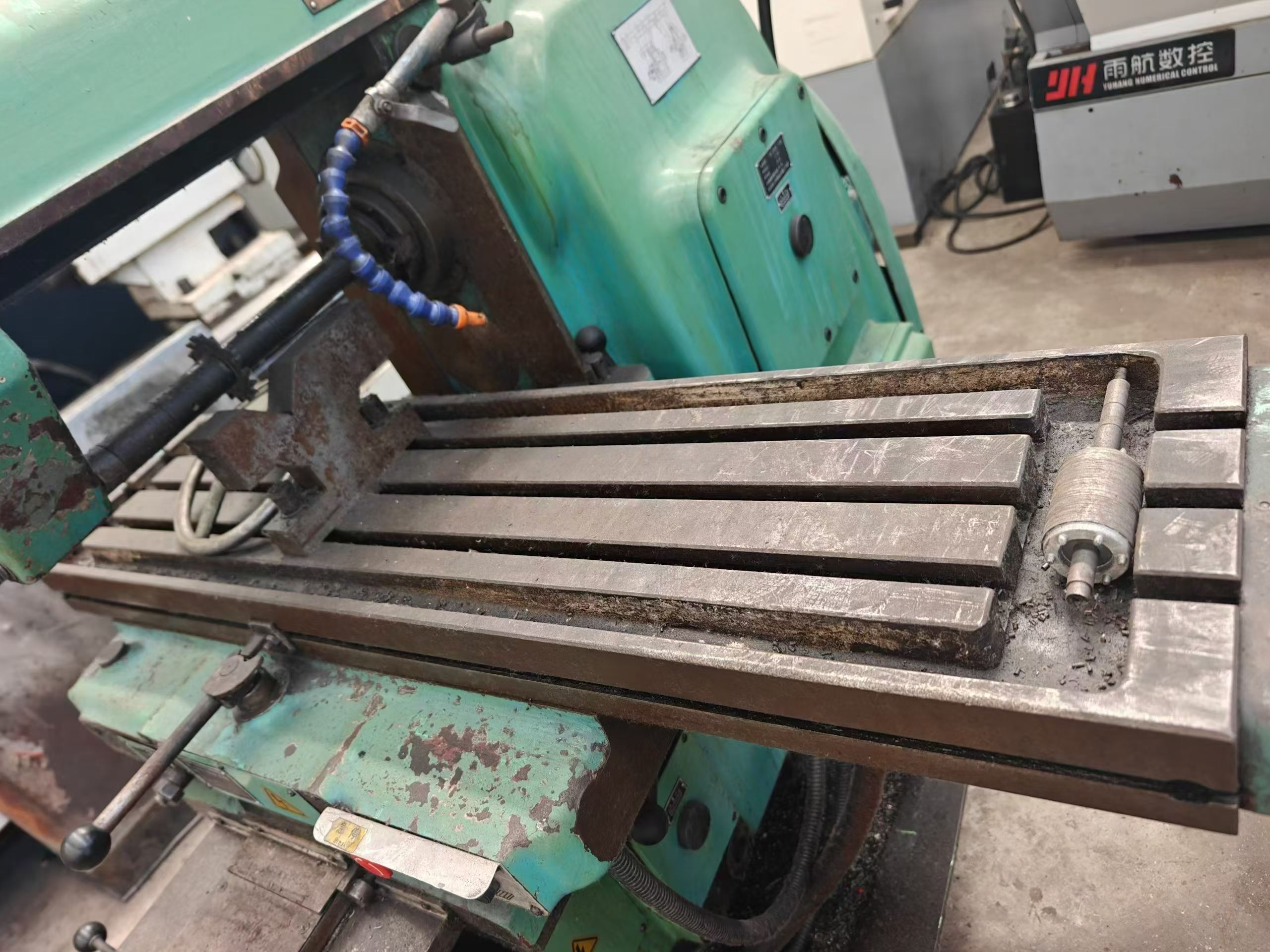 Used BYJC XA 6132 Universal Knee-Type Milling Machine photo 4