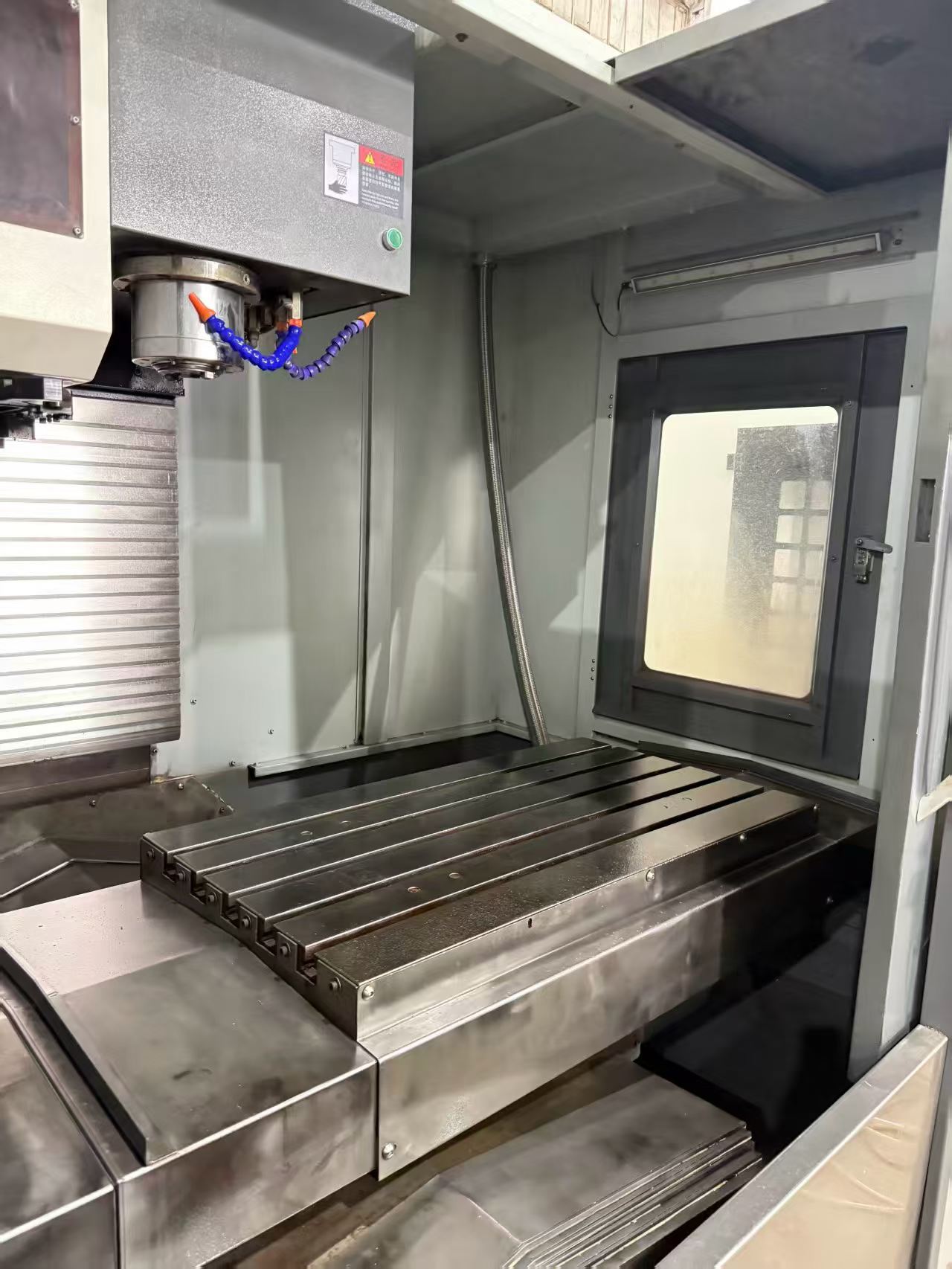 Used JIN HONG JH-855 L Vertical Machining Center with Mitsubishi M 80 Control photo 5