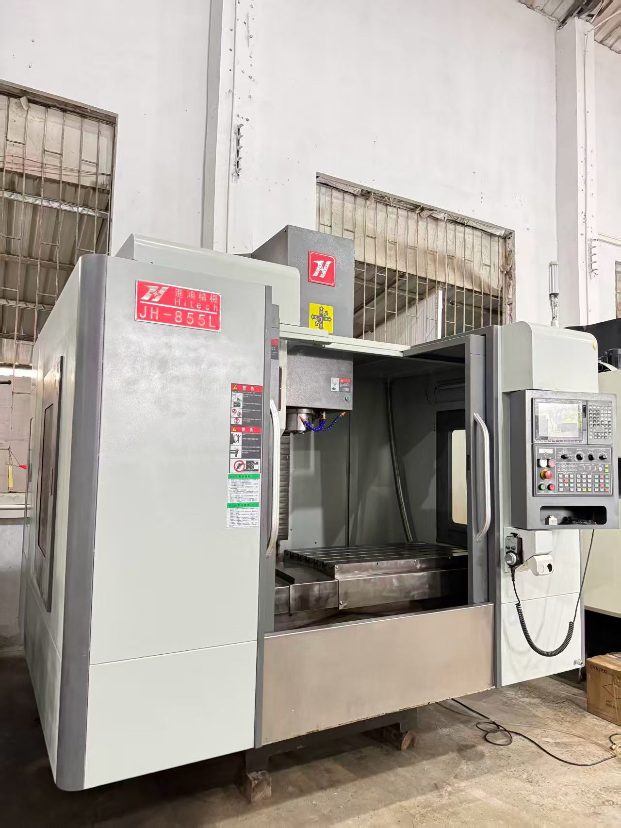 Used JIN HONG JH-855 L Vertical Machining Center with Mitsubishi M 80 Control photo 2