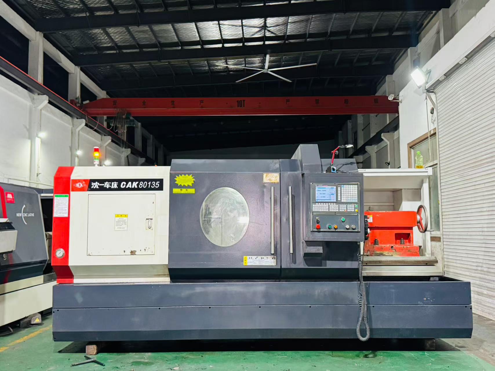 Torno CNC horizontal Shenyang CAK 80135 usado con control GSK 980 TDi