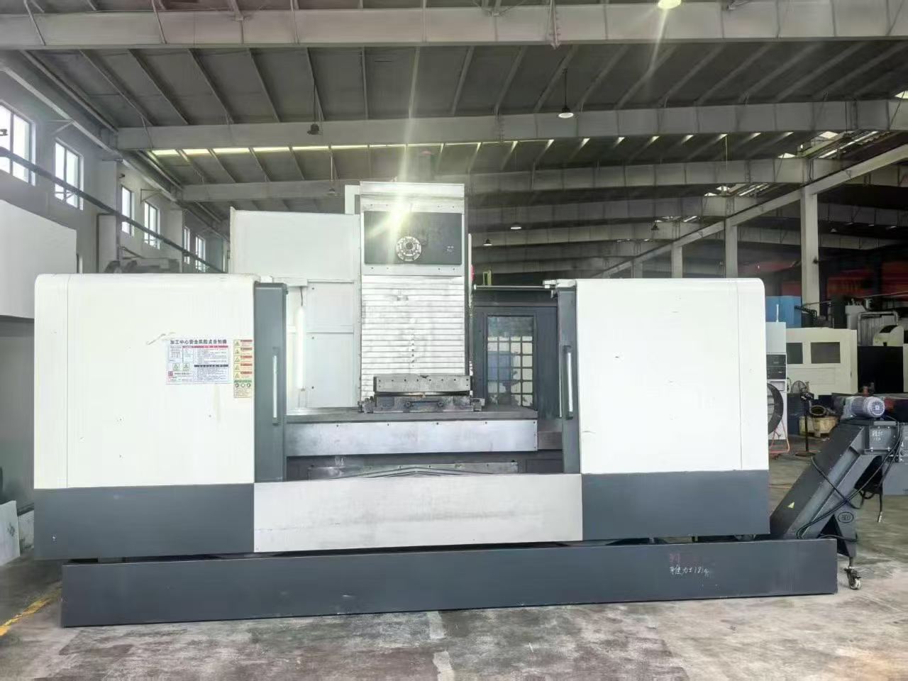 Centro de mecanizado vertical YLES MH-1814 de segunda mano con FANUC 0i-MF Plus