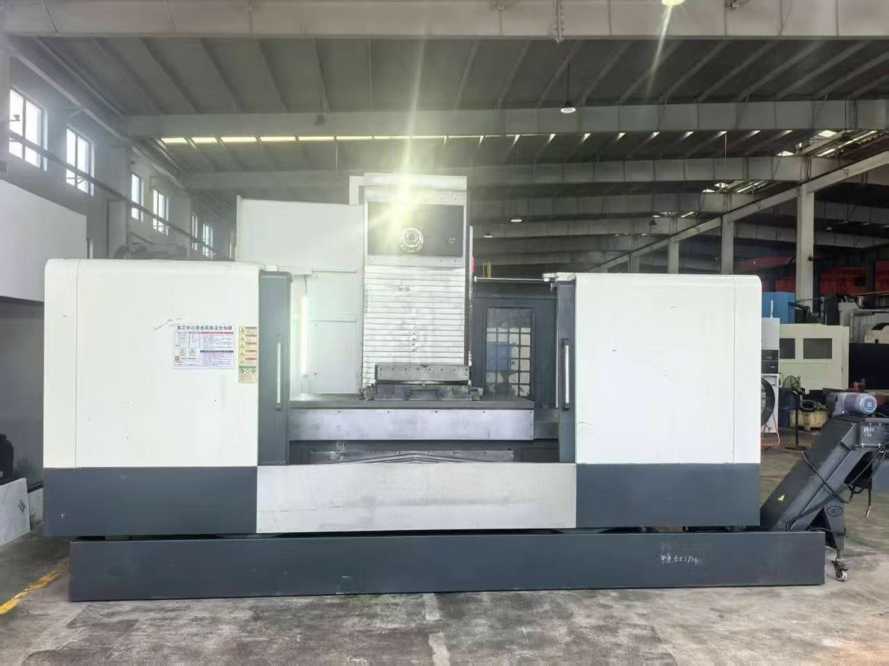 Used YLES MH-1814 Vertical Machining Center with FANUC 0i-MF Plus photo 2