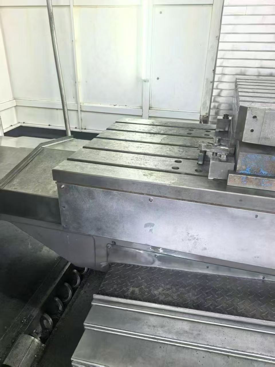 Used YLES MH-1814 Vertical Machining Center with FANUC 0i-MF Plus photo 3