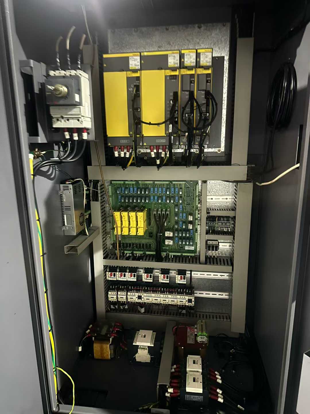 Used YCM TV 146 B Vertical Machining Center with FANUC MXP-200 i Control photo 6