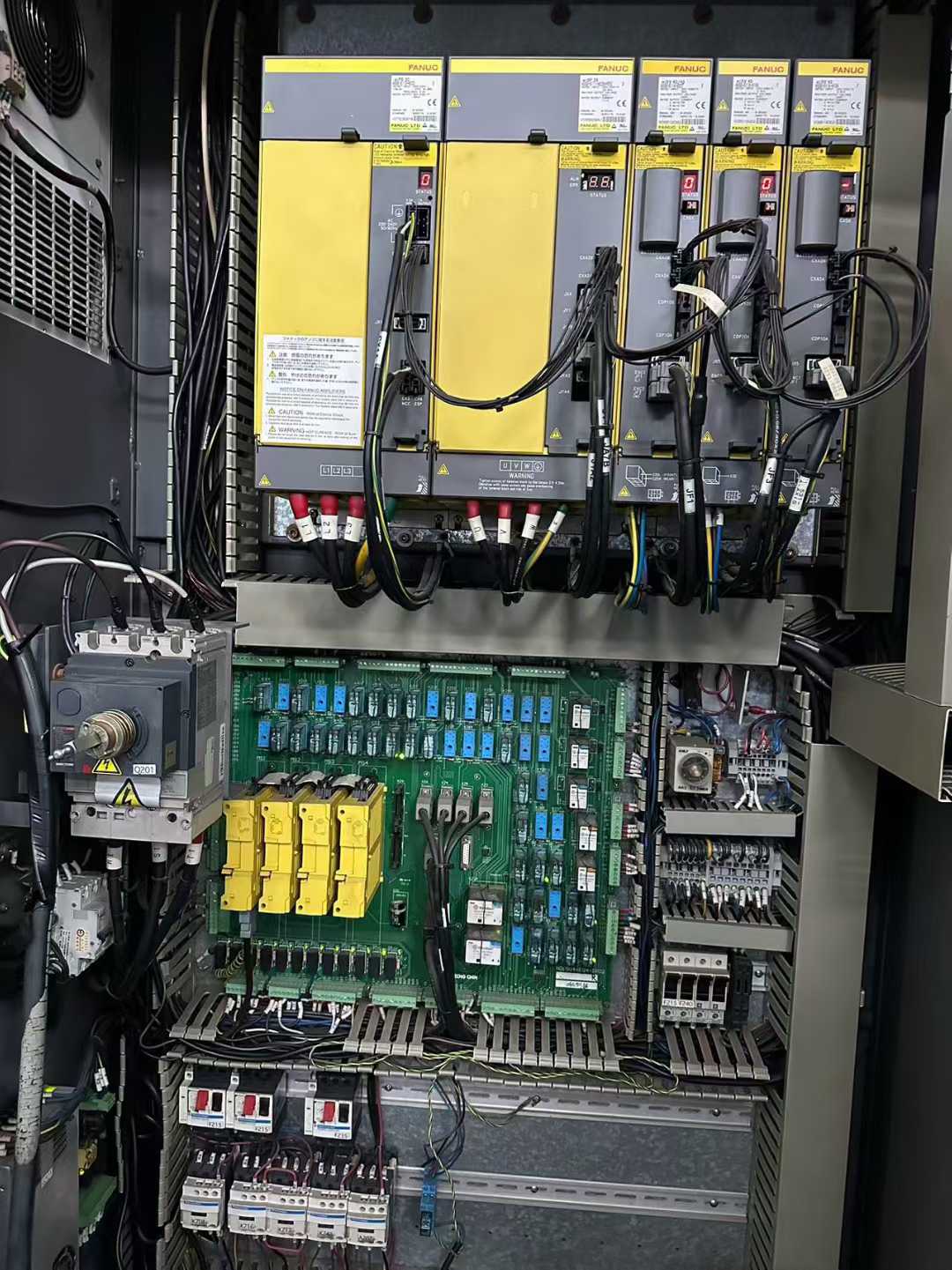 Used YCM FV 85 A Vertical Machining Center with FANUC MXP-200 i CNC Control photo 6
