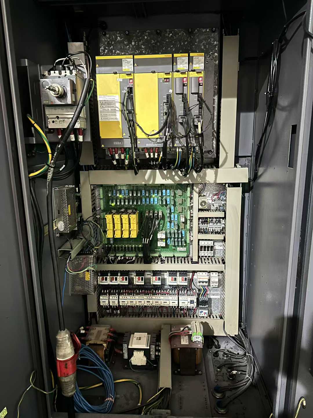 Used YCM TV 158 B Vertical Machining Center with FANUC MXP-200 i Control photo 4