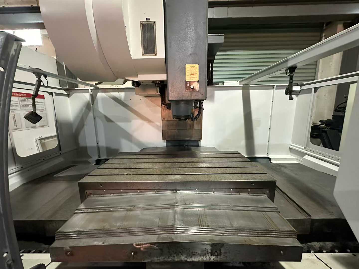 Used YCM TV 158 B Vertical Machining Center with FANUC MXP-200 i Control photo 2