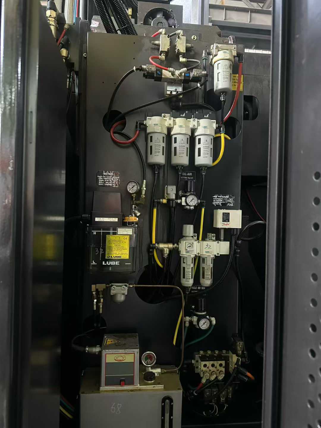 Used YCM NSV 102 A High-Speed Vertical Machining Center with FANUC MXP-200 FB photo 4