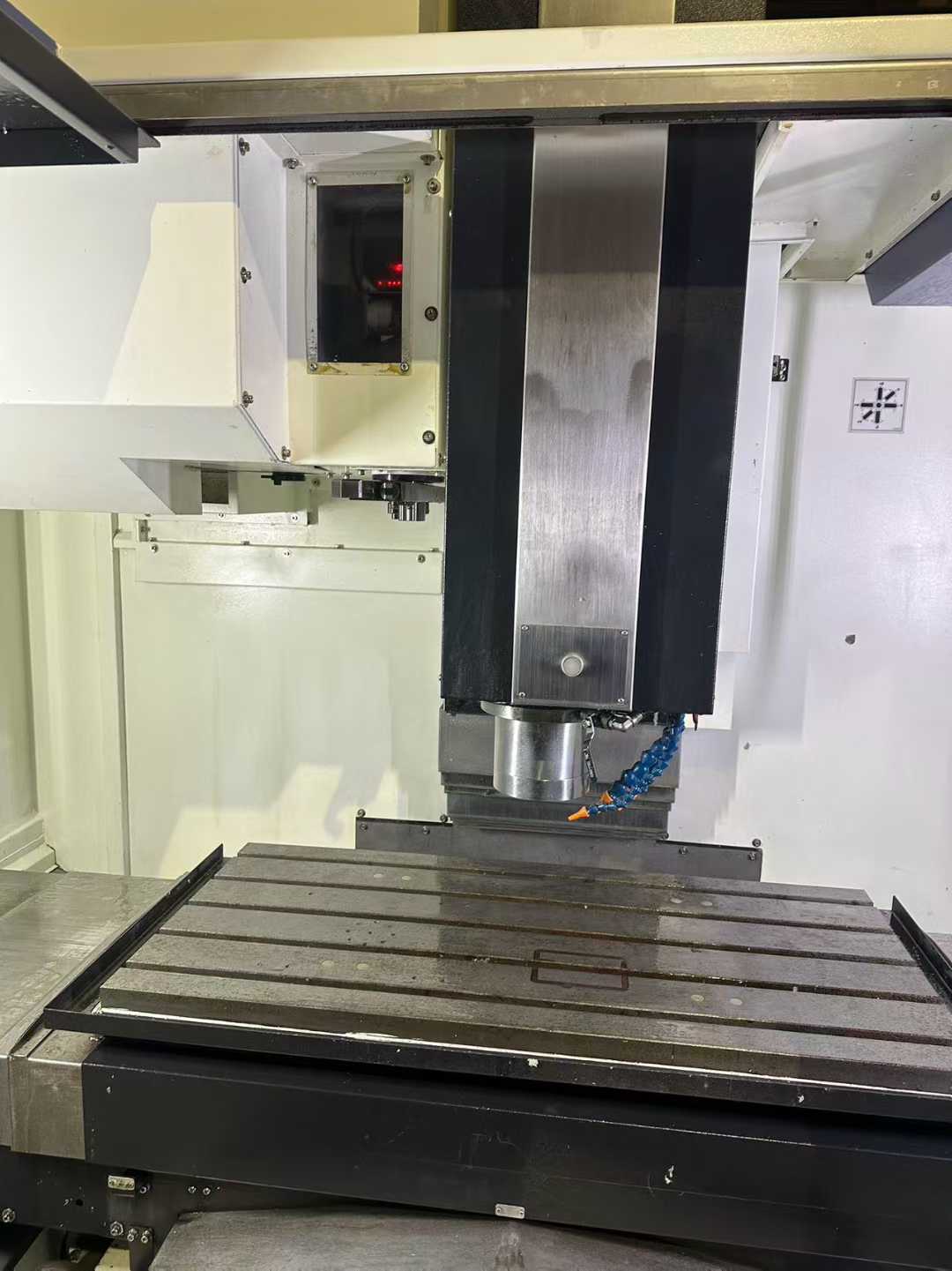 Used YCM NCV 102 AM Vertical Machining Center with FANUC MXP-200 FA Control photo 4