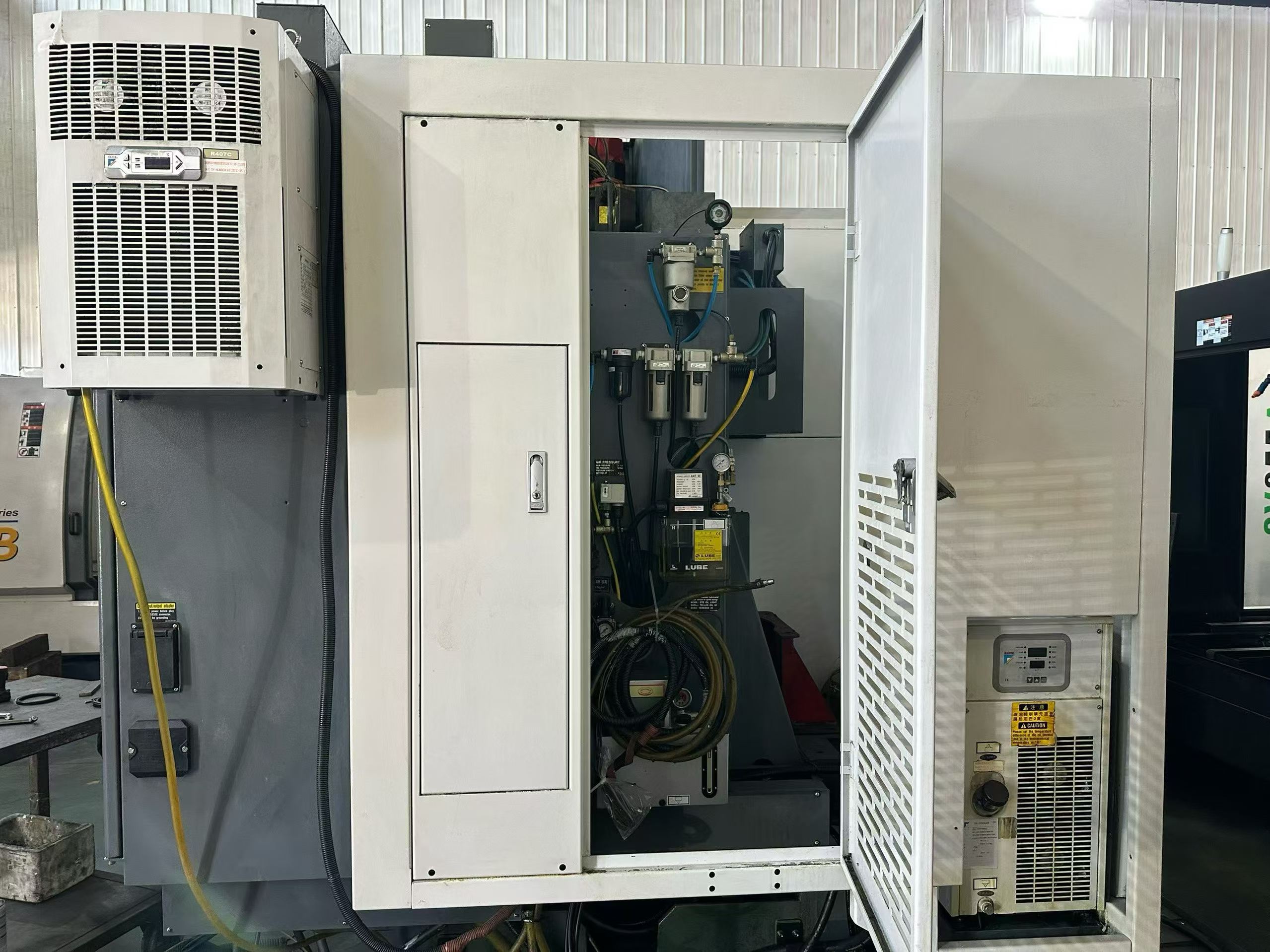 Used YCM NSV 66 A Vertical Machining Center with FANUC 200 FB High-Speed Mold Package photo 6
