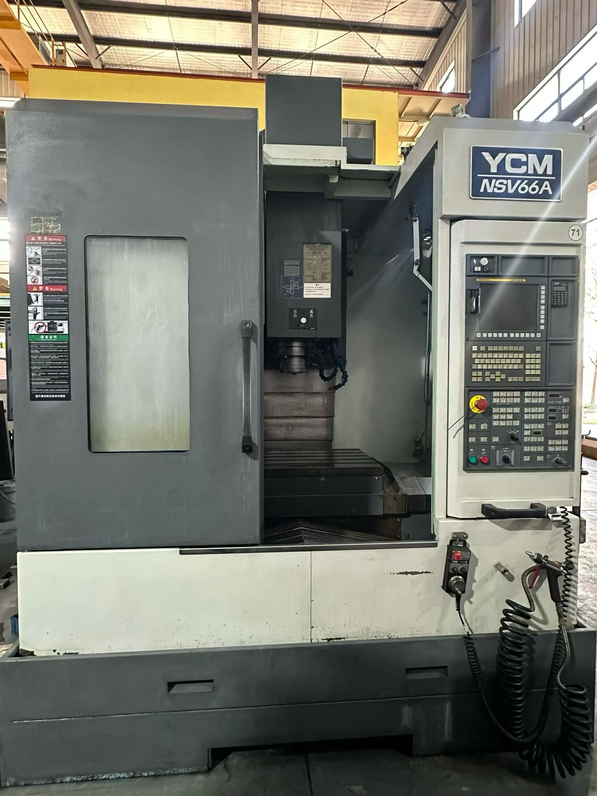 مركز تصنيع عمودي YCM NSV 66 A مستعمل مع حزمة قوالب عالية السرعة FANUC 200 FB