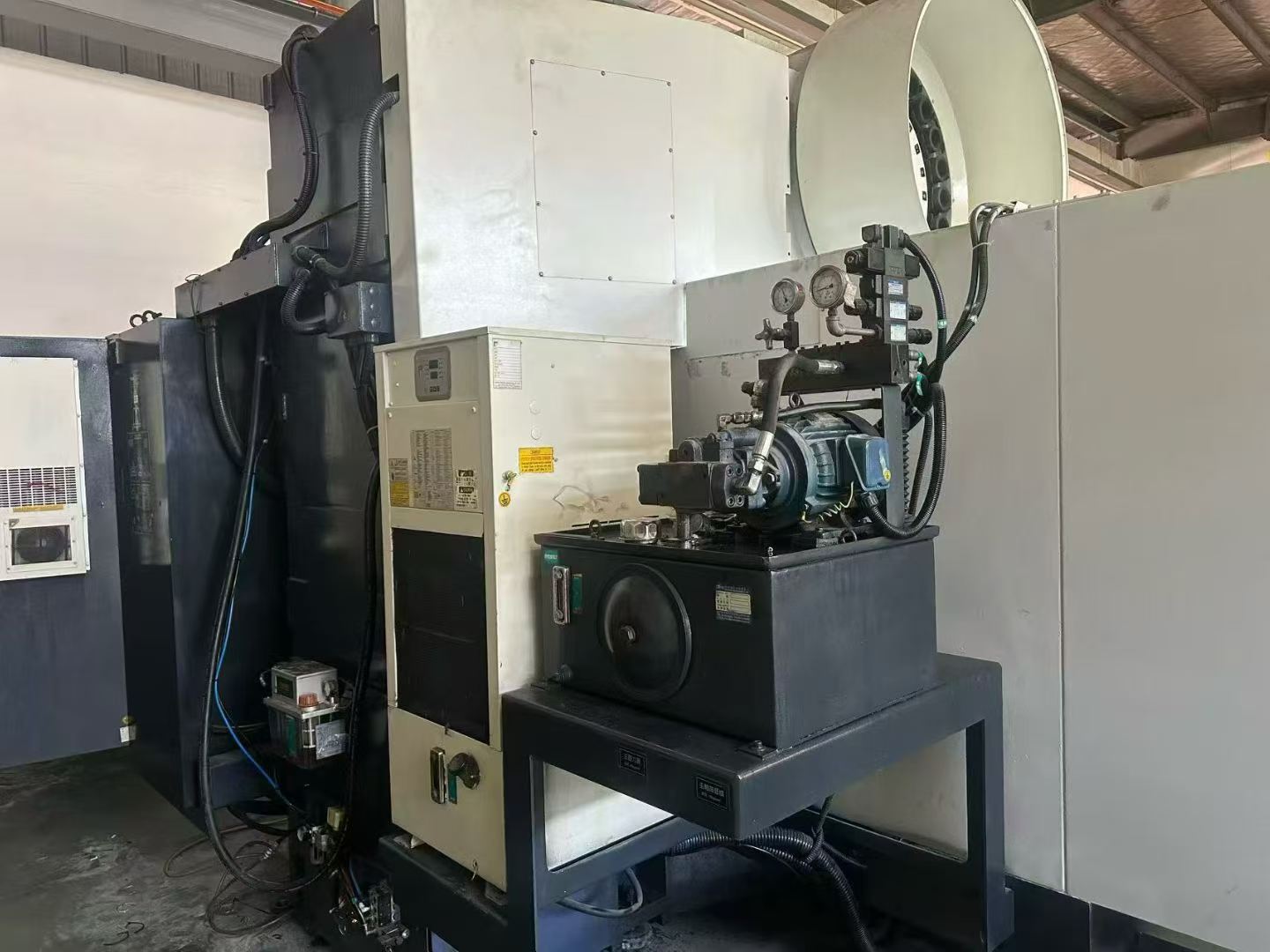 Used YCM TV158B Vertical Machining Center - BT50 Gear-Head 6,000 rpm Spindle, FANUC MXP-200 i Control, 24-Tool ATC, Inverted-T Base photo 5