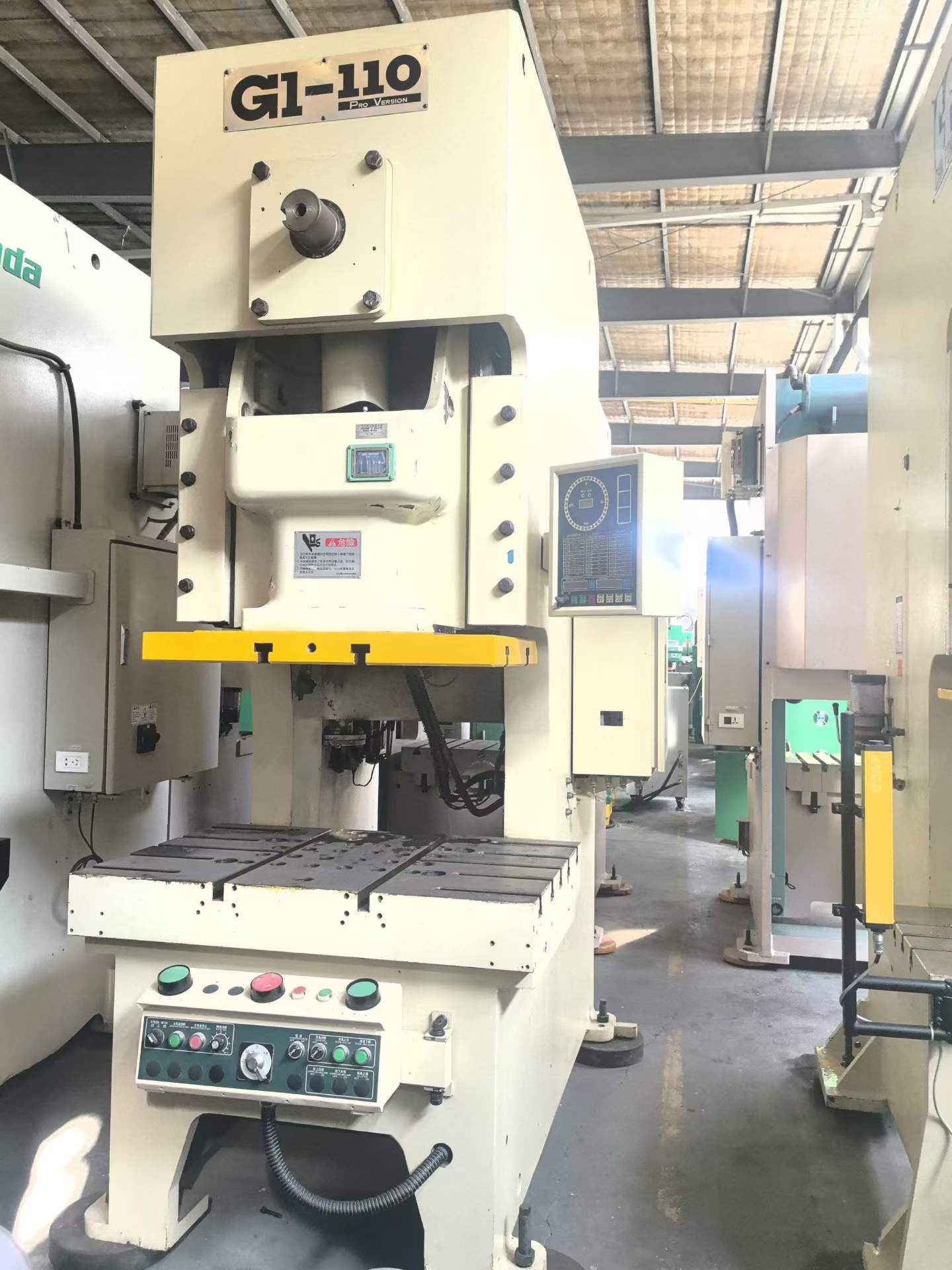 Used CHIN FONG G 1-110 Punch Press photo 2
