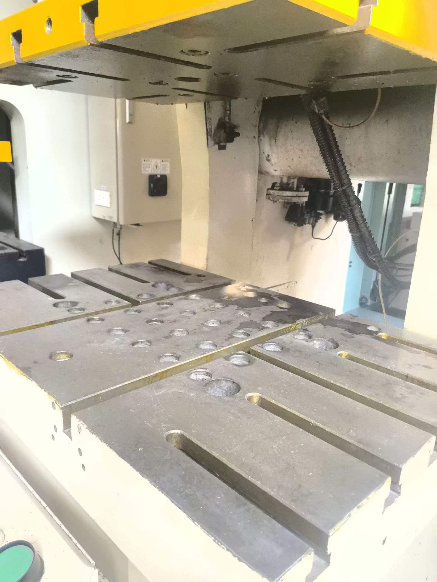 Used CHIN FONG G 1-110 Punch Press photo 3