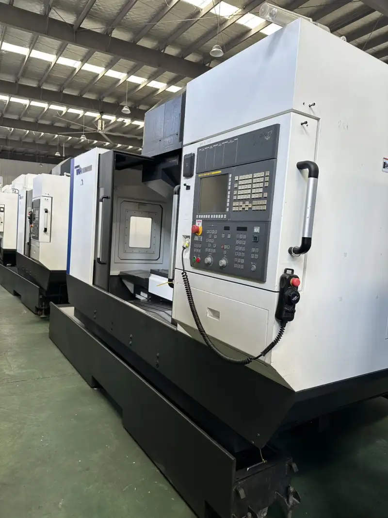 Used Hyundai WIA F 650 PLUS Vertical Machining Center photo 1