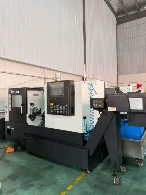 Torno horizontal CNC Hyundai WIA HD 2200 usado con control FANUC