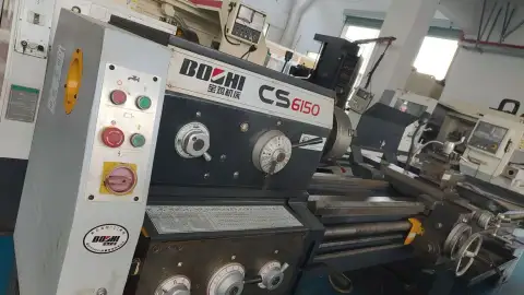 Torno CNC Baoji 6150 usado con diámetro interior de husillo de 52 mm y 3 m de longitud de mecanizado