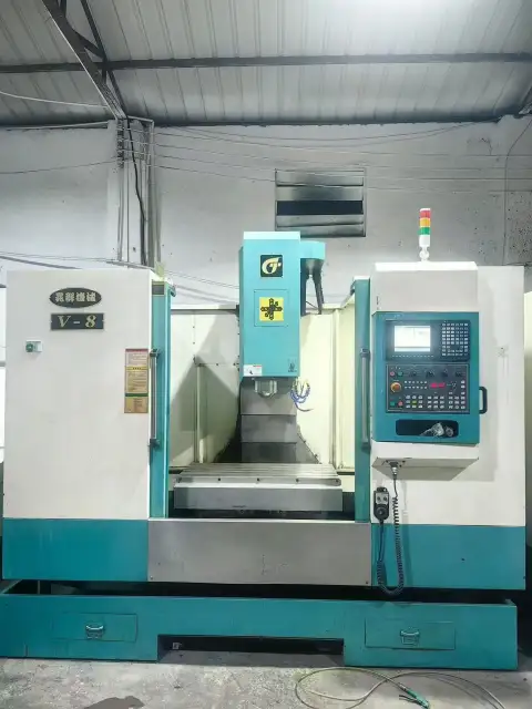 เครื่องแมชชีนนิ่งเซ็นเตอร์แนวตั้ง Zhaoqun 955 VMC 860 มือสอง พร้อม Mitsubishi M 70 A