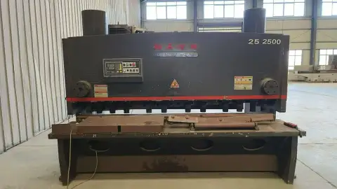 Used Zircon QC 11 Y/K Hydraulic Guillotine Shearing Machine 25 x 2500