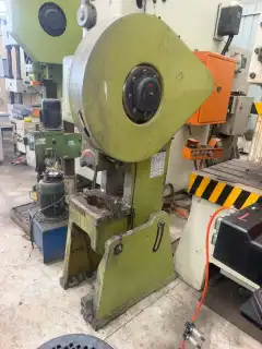 Used Yangli J 23-10 B Open-Back Inclinable Punch Press photo 6