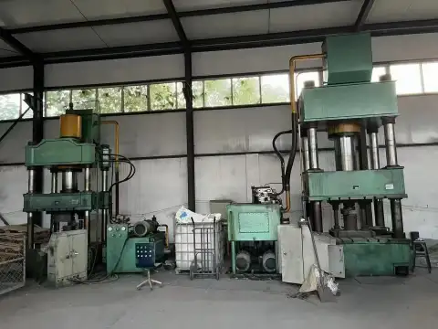Máy ép thủy lực bốn trụ Nantong YQ 32-500 500 tấn đã qua sử dụng