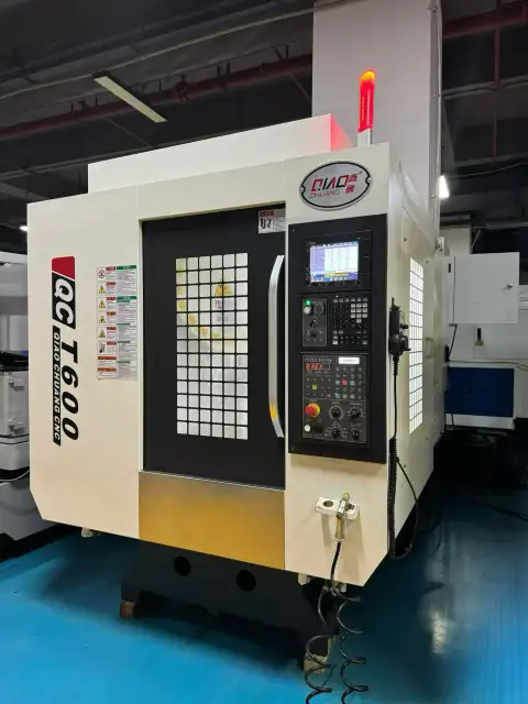ศูนย์เจาะและต๊าปแนวตั้ง T 600 Z มือสอง พร้อมระบบควบคุม CNC Mitsubishi M 80