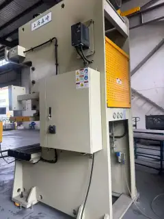 APA-110 110-Ton Pneumatic Punch Press with Large Table photo 4