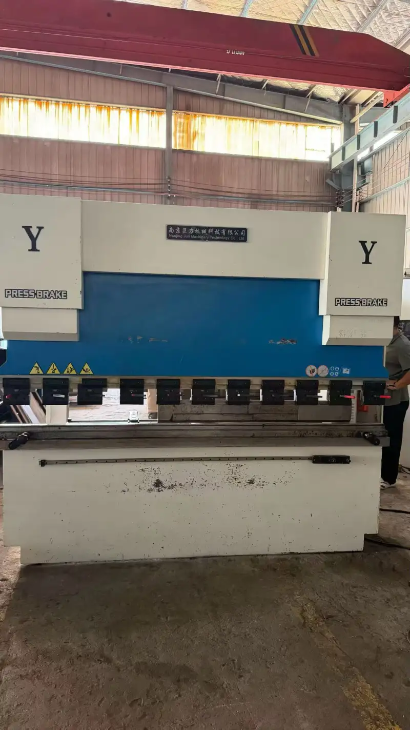 Used Nanjing Juli TP 10 S 63-Ton 2.5-Meter Dual-Servo CNC Press Brake photo 1