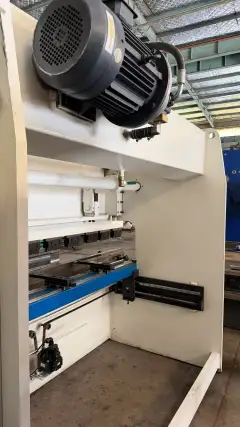 Used Nanjing Juli TP 10 S 63-Ton 2.5-Meter Dual-Servo CNC Press Brake photo 5