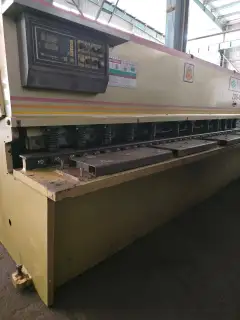 Used Zhongde ZDS-832 Hydraulic Shearing Machine photo 2