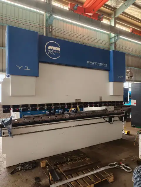 مكبس ثني CNC كهروهيدروليكي ADH WADE-250 T/4000 مستعمل