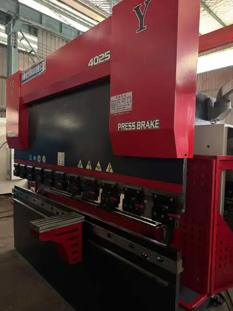 ماكينة ثني صفائح CNC مستعملة LEIGESI WC 67 K-40/2500