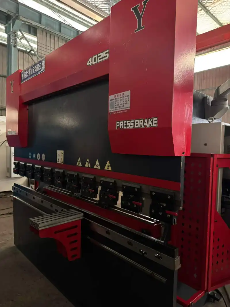 Used LEIGESI WC 67 K-40/2500 CNC Press Brake photo 1