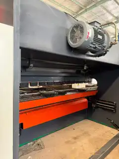 Used Nanjing Hualu WC 67 K-100/3200 Dual-Servo CNC Press Brake photo 4