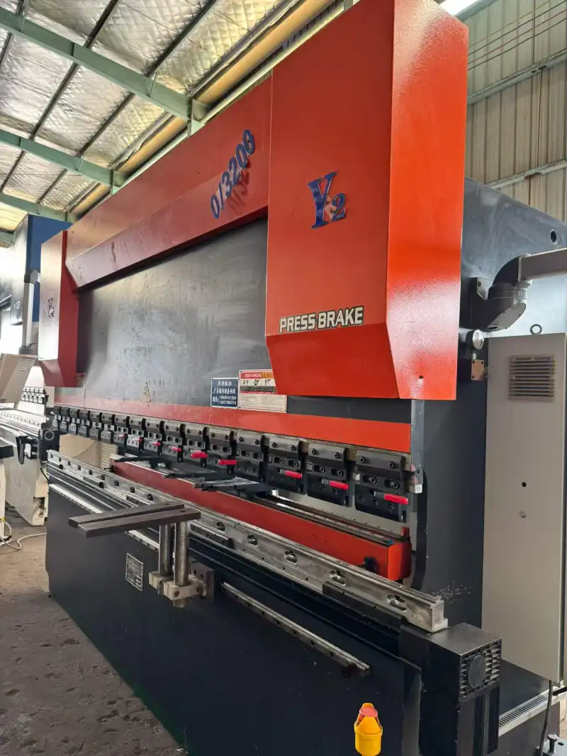 Used Nanjing Hualu WC 67 K-100/3200 Dual-Servo CNC Press Brake photo 1