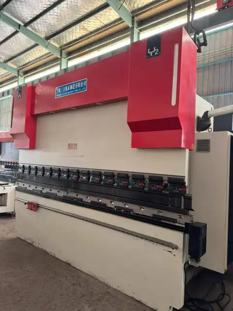 Used Shanghai Sanli WF 67 K-125 T/3200 CNC Press Brake